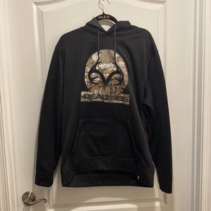 Real tree black sweatshirt